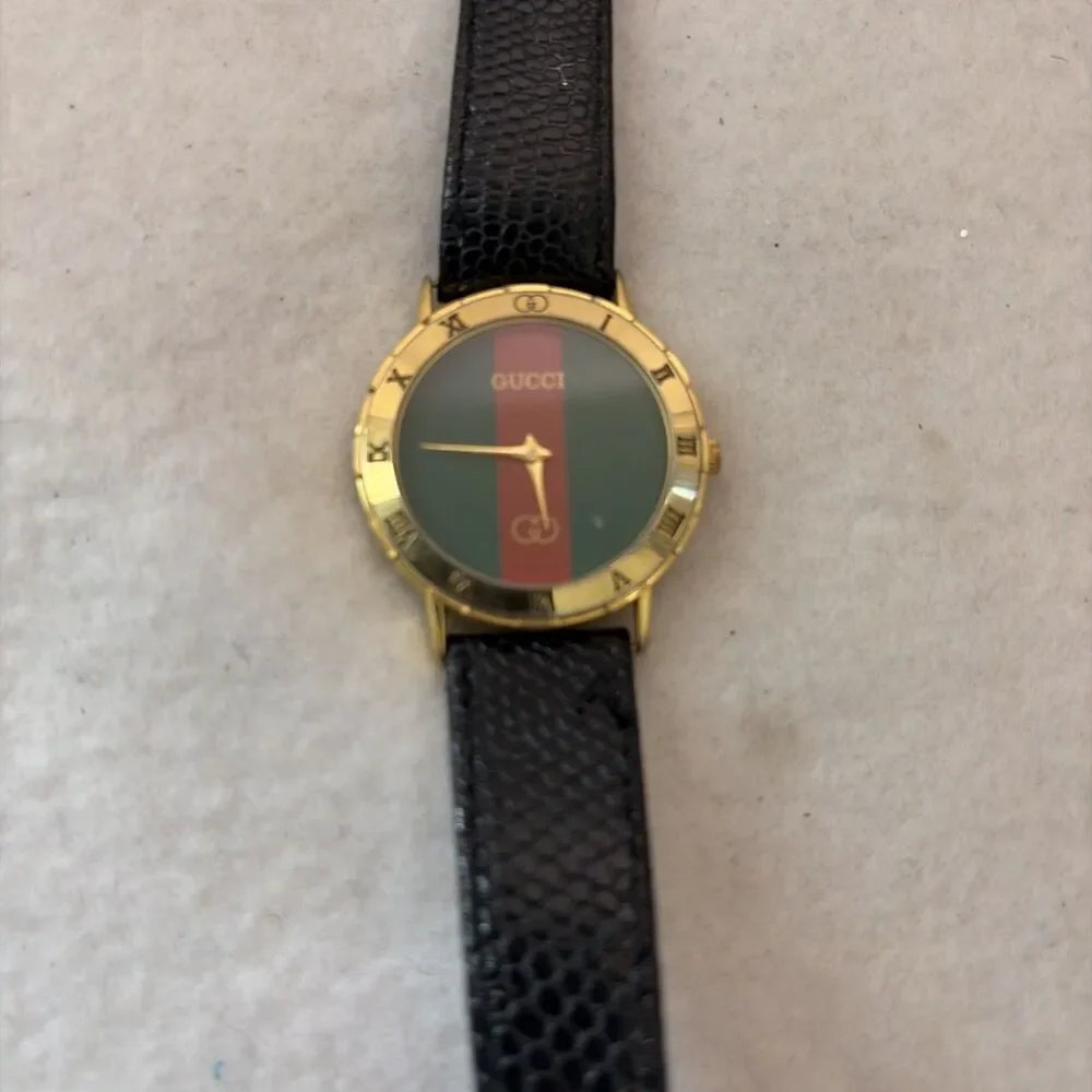 Vintage GUCCI Red Green Gold Quartz Ladie's Watch 9000L Alligator Band